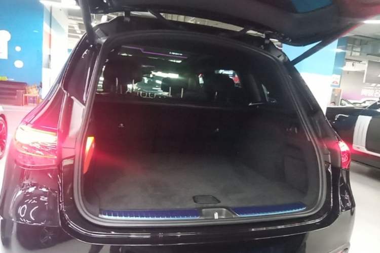 Used Mercedes-Benz GLC 2023 Refreshed GLC 300 L 4MATIC Dynamic Edition 5 Seats Trunk