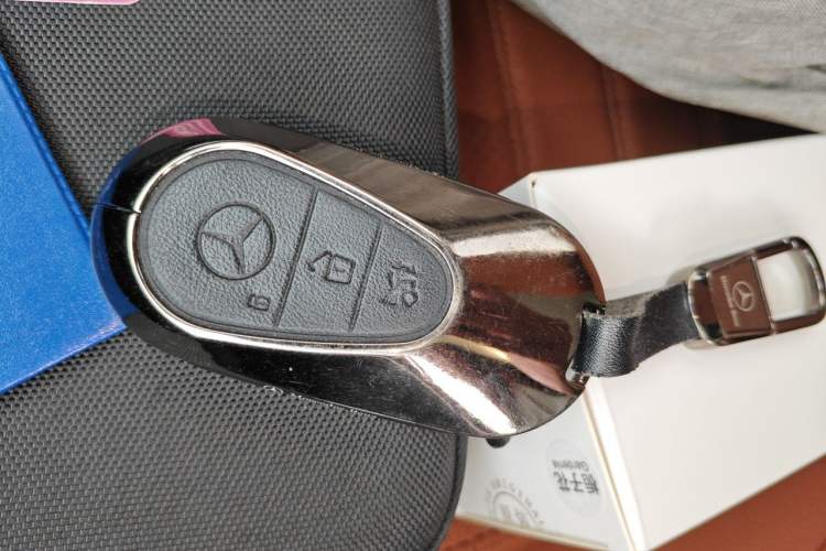 Used Mercedes-Benz GLC 2023 GLC 300 L 4MATIC Dynamic 7-Seater Vehicle Key