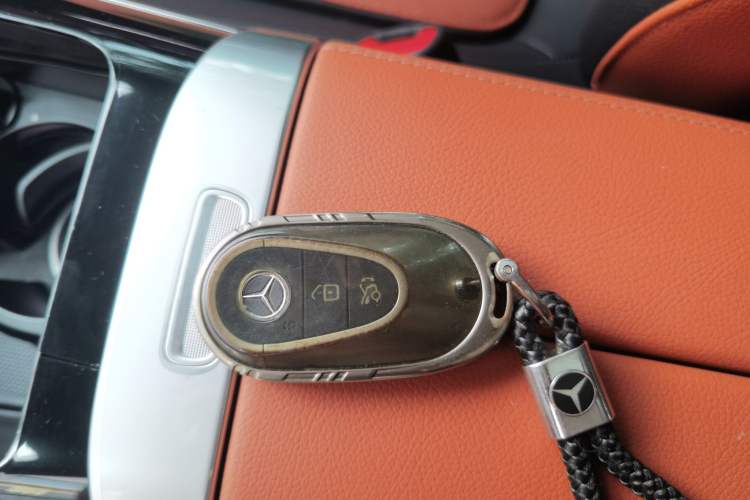Used Mercedes-Benz GLC 2023 GLC 300 L 4MATIC Dynamic 7-Seater Vehicle Key