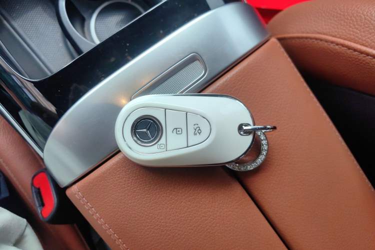 Used Mercedes-Benz GLC 2023 GLC 260 L 4MATIC Luxury 7-Seater Vehicle Key