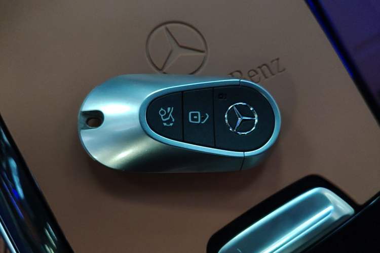 Used Mercedes-Benz GLC 2023 GLC 300 L 4MATIC Dynamic 7-Seater Vehicle Key