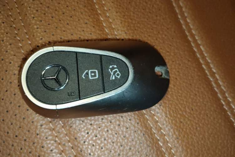 Used Mercedes-Benz GLC 2023 Facelift GLC 260 L 4MATIC Luxury Version 7-Seater Vehicle Key