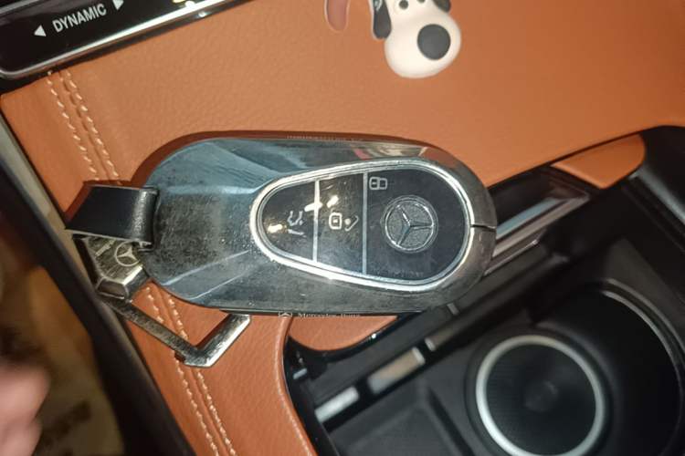 Used Mercedes-Benz GLC 2023 Facelift GLC 260 L 4MATIC Luxury Version 5 Seats Vehicle Key