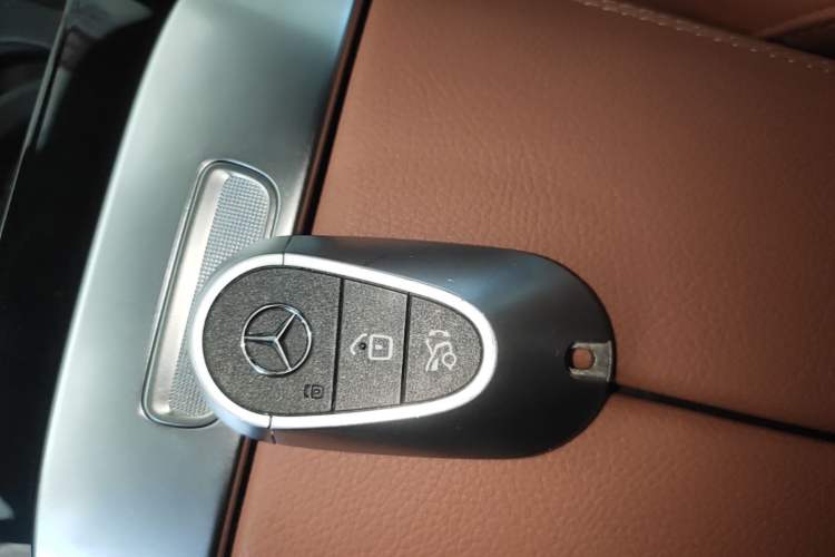 Used Mercedes-Benz GLC 2023 GLC 300 L 4MATIC Dynamic Edition 5-seater Vehicle Key