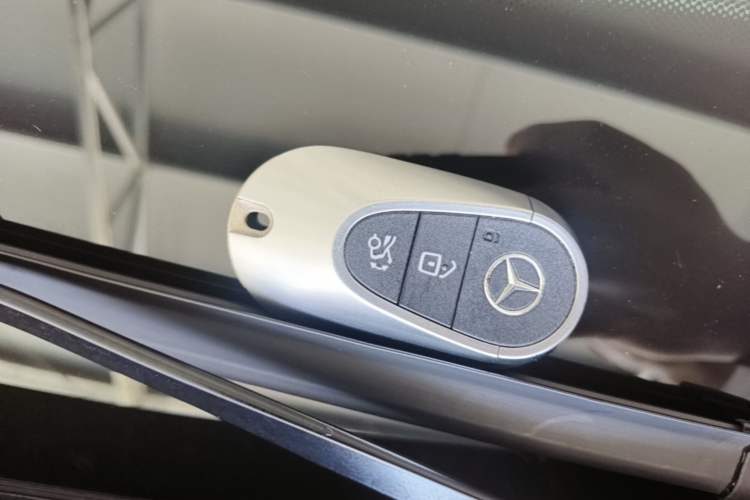Used Mercedes-Benz GLC 2023 Refreshed GLC 300 L 4MATIC Dynamic Version 7-Seater Vehicle Key
