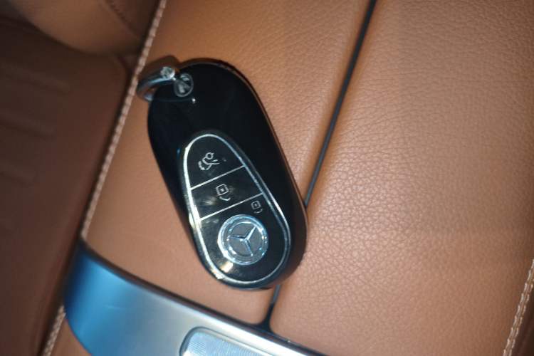 Used Mercedes-Benz GLC 2023 GLC 260 L 4MATIC Dynamic Edition 5-seater Vehicle Key