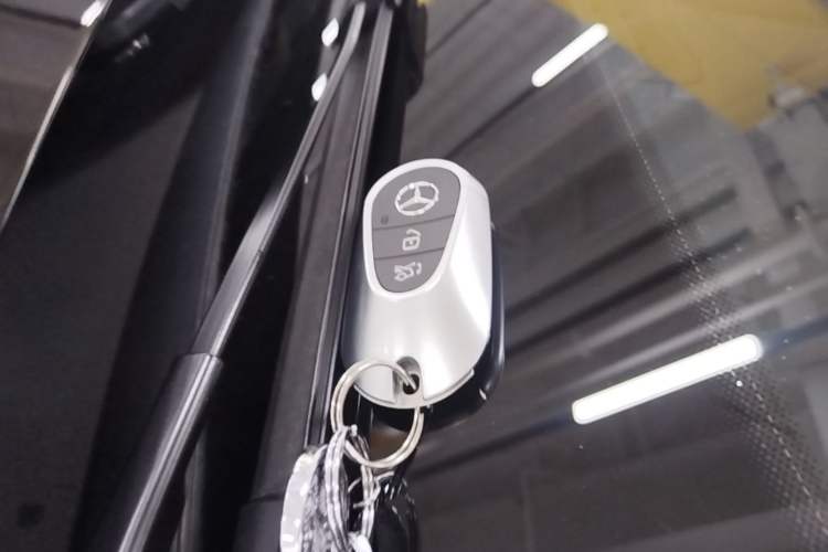 Used Mercedes-Benz GLC 2023 GLC 300 L 4MATIC Dynamic 7-Seater Vehicle Key