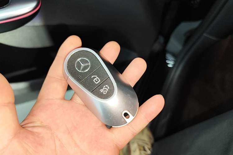 Used Mercedes-Benz GLC 2023 GLC 300 L 4MATIC Dynamic 7-Seater Vehicle Key