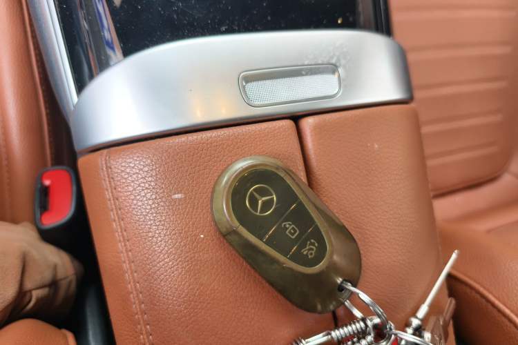 Used Mercedes-Benz GLC 2023 GLC 300 L 4MATIC Luxury 7-Seater Vehicle Key