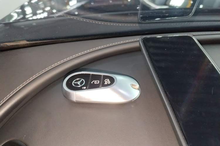 Used Mercedes-Benz GLC 2023 GLC 260 L 4MATIC Dynamic Edition 5-seater Vehicle Key