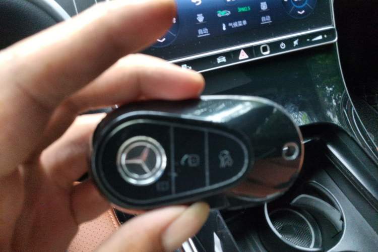 Used Mercedes-Benz GLC 2023 GLC 300 L 4MATIC Dynamic Edition 5-seater Vehicle Key