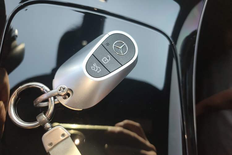 Used Mercedes-Benz GLC 2023 GLC 300 L 4MATIC Dynamic 7-Seater Vehicle Key