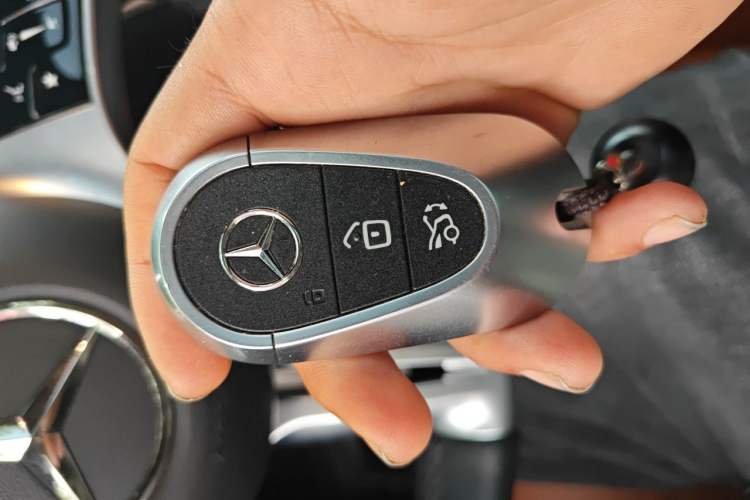 Used Mercedes-Benz GLC 2023 GLC 260 L 4MATIC Dynamic Edition 5-seater Vehicle Key