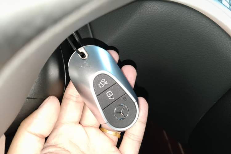 Used Mercedes-Benz GLC 2023 GLC 260 L 4MATIC Dynamic Edition 5-seater Vehicle Key