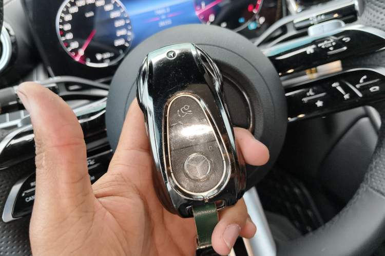 Used Mercedes-Benz GLC 2023 Refreshed GLC 300 L 4MATIC Dynamic Version 7-Seater Vehicle Key