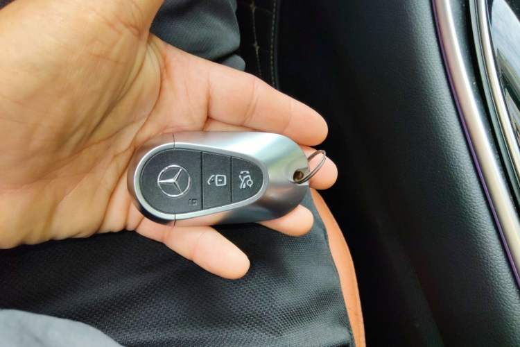 Used Mercedes-Benz GLC 2023 GLC 300 L 4MATIC Dynamic 7-Seater Vehicle Key