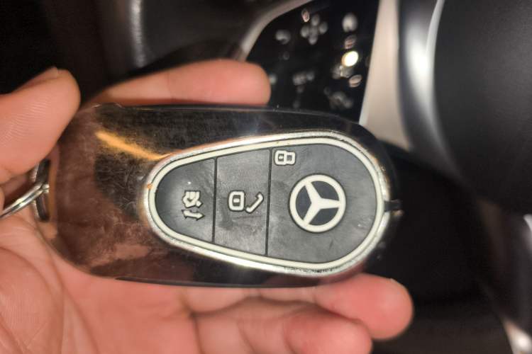 Used Mercedes-Benz GLC 2023 GLC 260 L 4MATIC Dynamic Edition 5-seater Vehicle Key