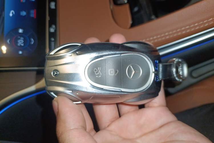 Used Mercedes-Benz GLC 2023 GLC 300 L 4MATIC Dynamic 7-Seater Vehicle Key