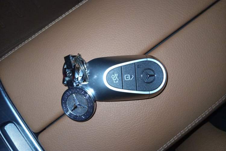 Used Mercedes-Benz GLC 2023 Refreshed GLC 300 L 4MATIC Dynamic Version 7-Seater Vehicle Key