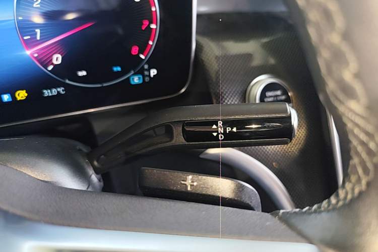 Used Mercedes-Benz GLC 2023 Facelift GLC 260 L 4MATIC Dynamic Version 5 Seats Gear Lever