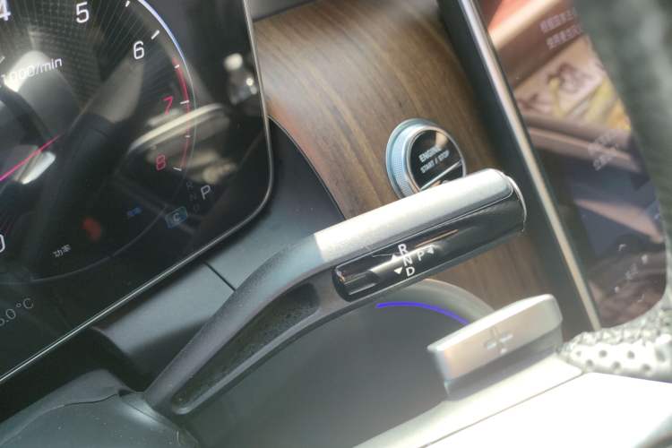 Used Mercedes-Benz GLC 2023 GLC 300 L 4MATIC Dynamic 7-Seater Gear Lever