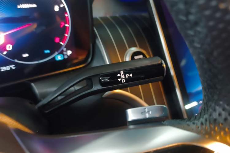 Used Mercedes-Benz GLC 2023 GLC 300 L 4MATIC Dynamic Edition 5-seater Gear Lever