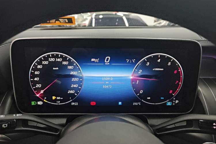 Used Mercedes-Benz GLC 2023 Facelift GLC 260 L 4MATIC Luxury Version 5 Seats Instrument Cluster