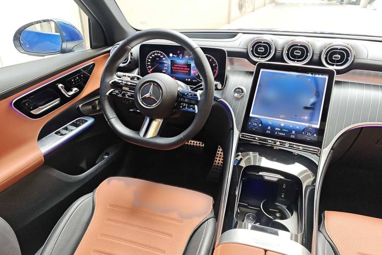 Used Mercedes-Benz GLC 2023 GLC 300 L 4MATIC Luxury Model 5 Seats Interior 2