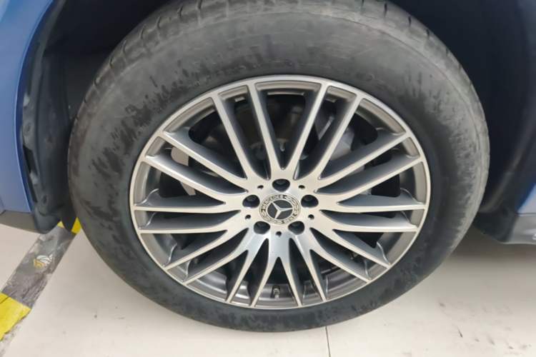 Used Mercedes-Benz GLC 2023 GLC 300 L 4MATIC Dynamic Edition 5-seater Left Front Wheel Hub