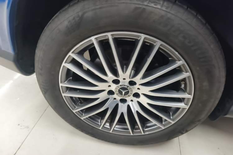 Used Mercedes-Benz GLC 2023 GLC 300 L 4MATIC Dynamic Edition 5-seater Right Rear Wheel Hub