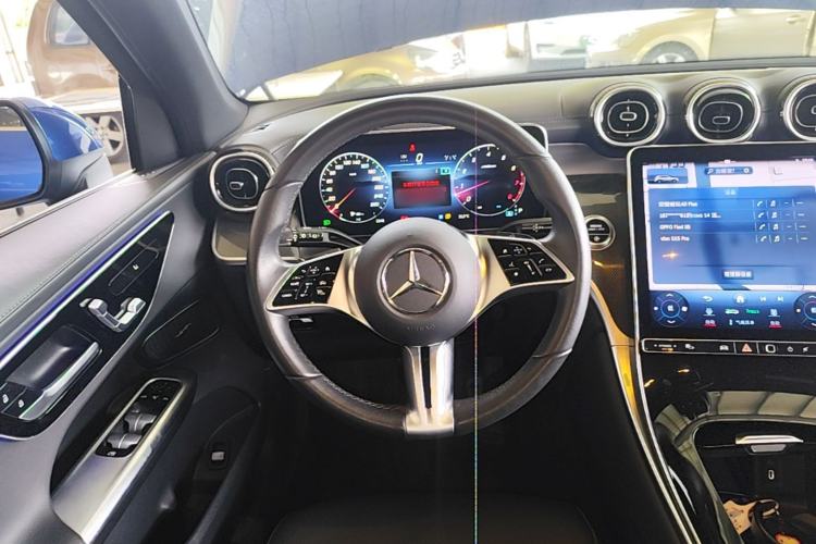 Used Mercedes-Benz GLC 2023 Facelift GLC 260 L 4MATIC Dynamic Version 5 Seats Steering Wheel