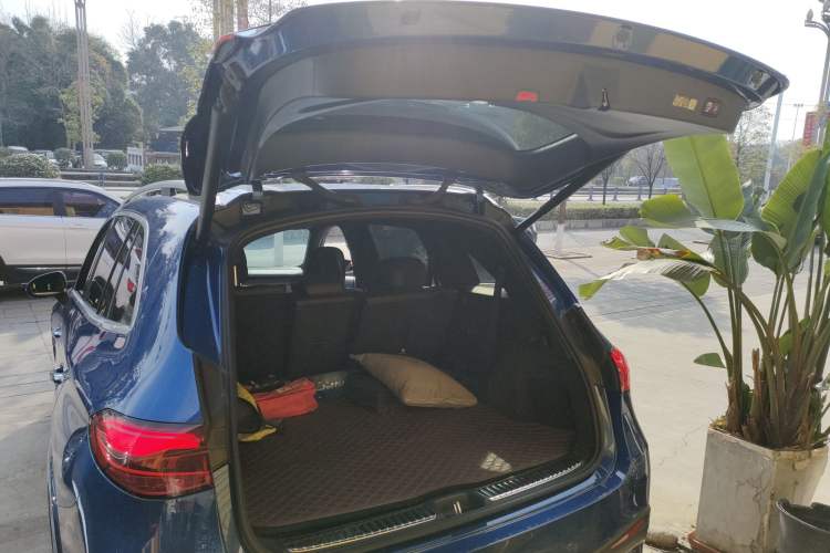 Used Mercedes-Benz GLC 2023 GLC 300 L 4MATIC Dynamic 7-Seater Trunk