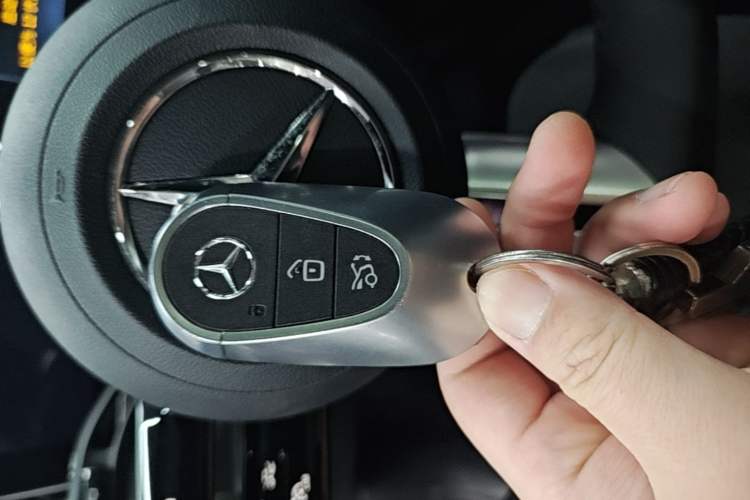 Used Mercedes-Benz GLC 2023 Facelift GLC 260 L 4MATIC Luxury Version 5 Seats Vehicle Key
