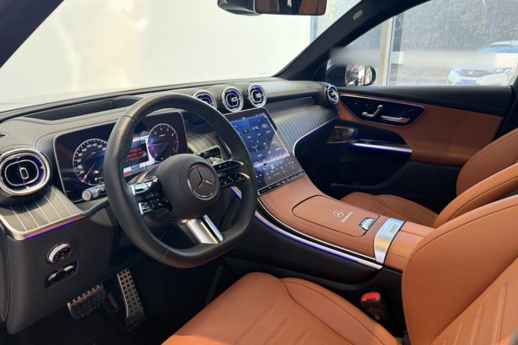 Used Mercedes-Benz GLC 2023 GLC 300 L 4MATIC Luxury 7-Seater Interior 2