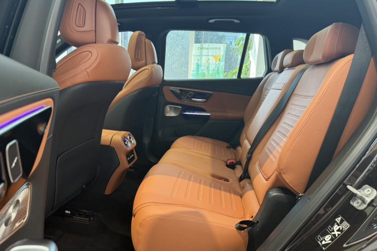 Used Mercedes-Benz GLC 2023 GLC 300 L 4MATIC Luxury 7-Seater Interior 8