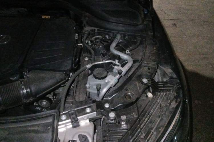Used Mercedes-Benz GLC 2023 GLC 300 L 4MATIC Luxury 7-Seater Engine Bay Left