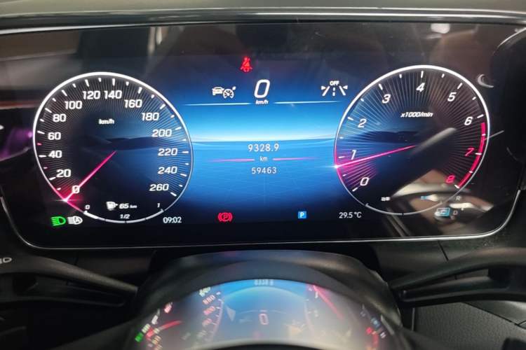 Used Mercedes-Benz GLC 2023 Facelift GLC 260 L 4MATIC Dynamic Version 5 Seats Instrument Cluster