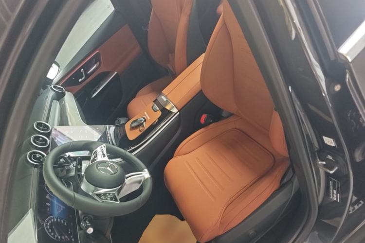 Used Mercedes-Benz GLC 2023 Facelift GLC 260 L 4MATIC Dynamic Version 5 Seats Left Front Seat