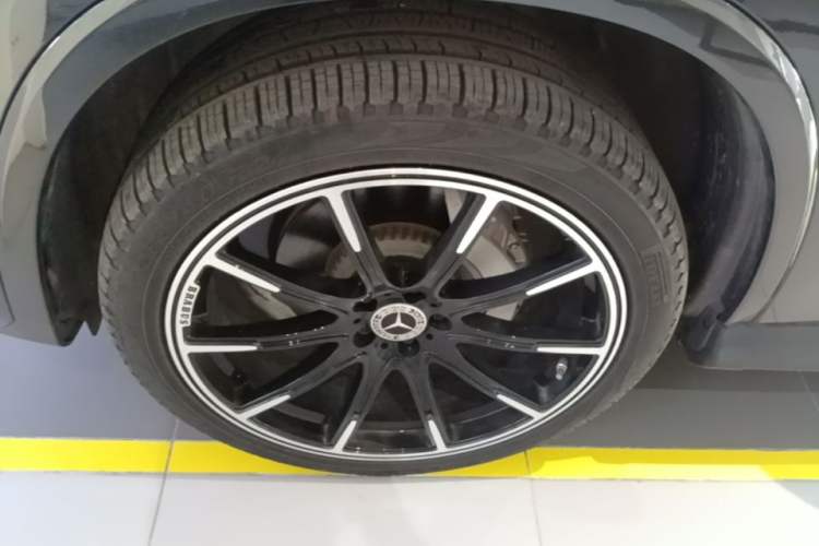 Used Mercedes-Benz GLC 2023 GLC 300 L 4MATIC Luxury 7-Seater Left Front Wheel Hub