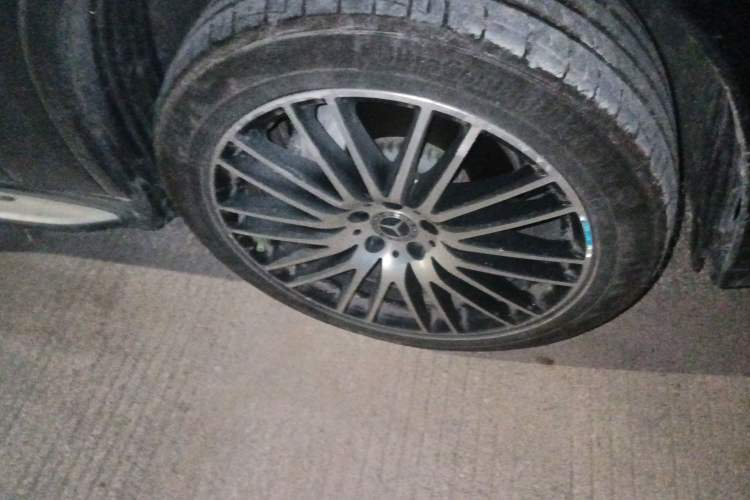 Used Mercedes-Benz GLC 2023 GLC 300 L 4MATIC Luxury 7-Seater Right Front Wheel Hub