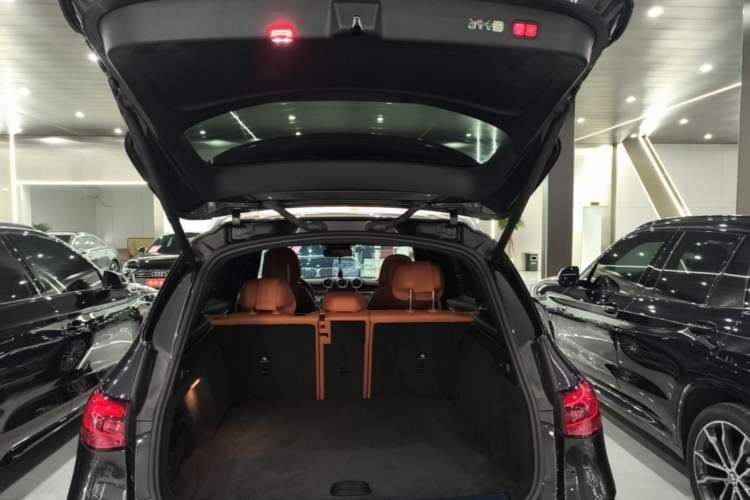 Used Mercedes-Benz GLC 2023 Refreshed GLC 300 L 4MATIC Dynamic Edition 5 Seats Trunk