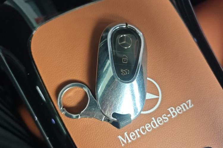 Used Mercedes-Benz GLC 2023 Facelift GLC 260 L 4MATIC Dynamic Version 5 Seats Vehicle Key