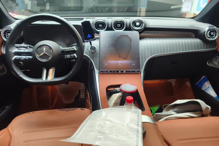 Used Mercedes-Benz GLC 2023 GLC 300 L 4MATIC Luxury 7-Seater Center Console