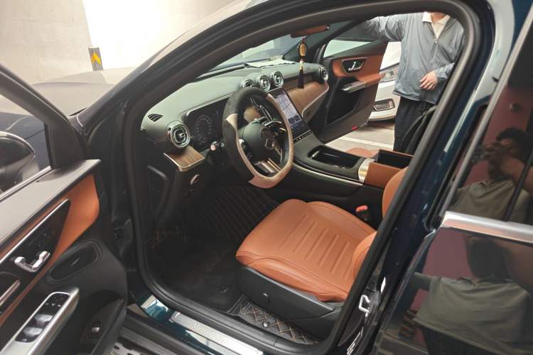 Used Mercedes-Benz GLC 2023 Refreshed GLC 300 L 4MATIC Dynamic Version 7-Seater Driver Seat