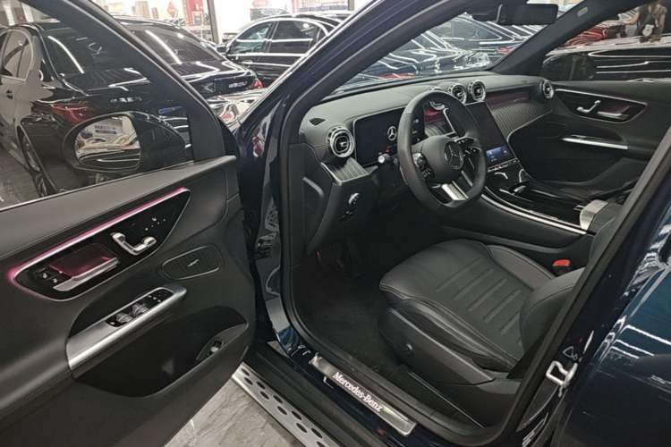 Used Mercedes-Benz GLC 2023 Facelift GLC 260 L 4MATIC Luxury Version 5 Seats Driver Seat