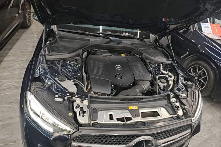 Used Mercedes-Benz GLC 2023 Facelift GLC 260 L 4MATIC Luxury Version 5 Seats Engine Bay