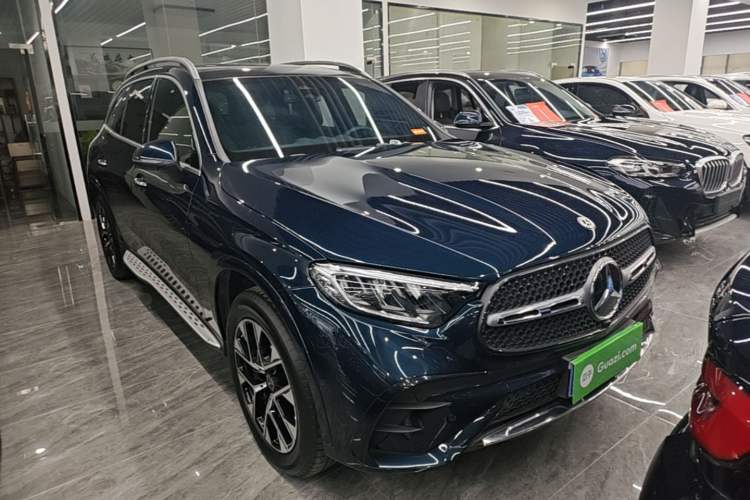Used Mercedes-Benz GLC 2023 Facelift GLC 260 L 4MATIC Luxury Version 5 Seats Front Right 45 Deg