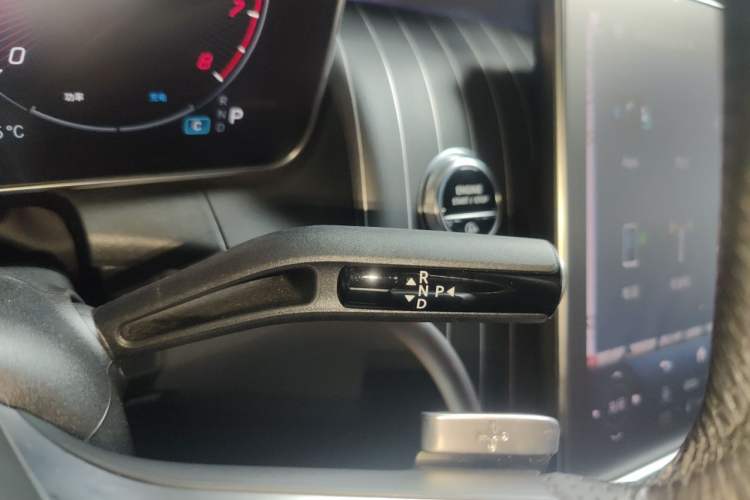 Used Mercedes-Benz GLC 2023 GLC 300 L 4MATIC Dynamic Edition 5-seater Gear Lever