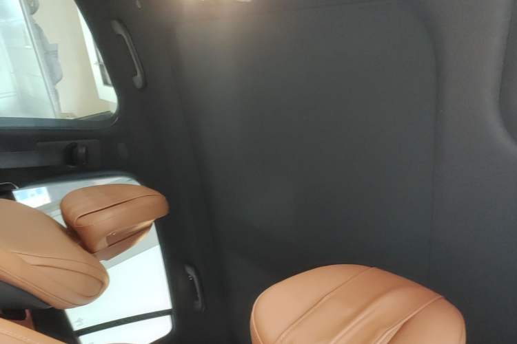 Used Mercedes-Benz GLC 2023 GLC 300 L 4MATIC Luxury 7-Seater Headliner