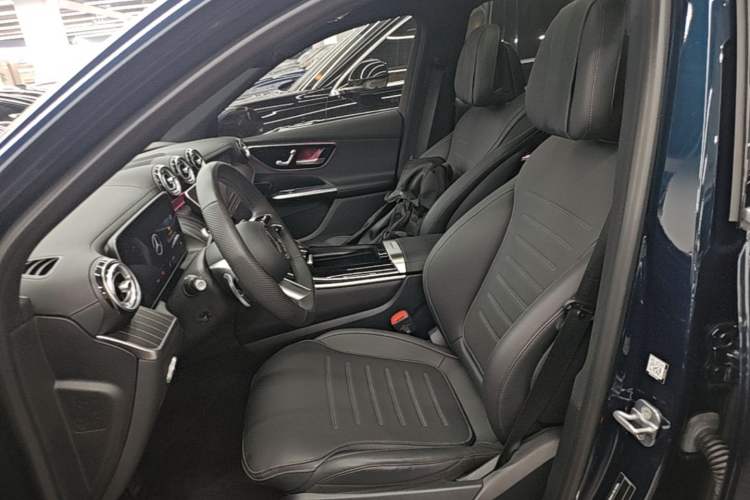 Used Mercedes-Benz GLC 2023 Facelift GLC 260 L 4MATIC Luxury Version 5 Seats Left Front Seat
